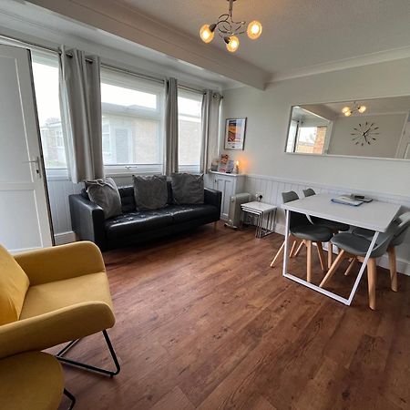 Beachcomber, Sunbeach, Scratby - Two Bed Chalet, Sleeps 4, Free Wi-Fi, Free Club Passes, Free Swimming And Pet Friendly Eksteriør billede