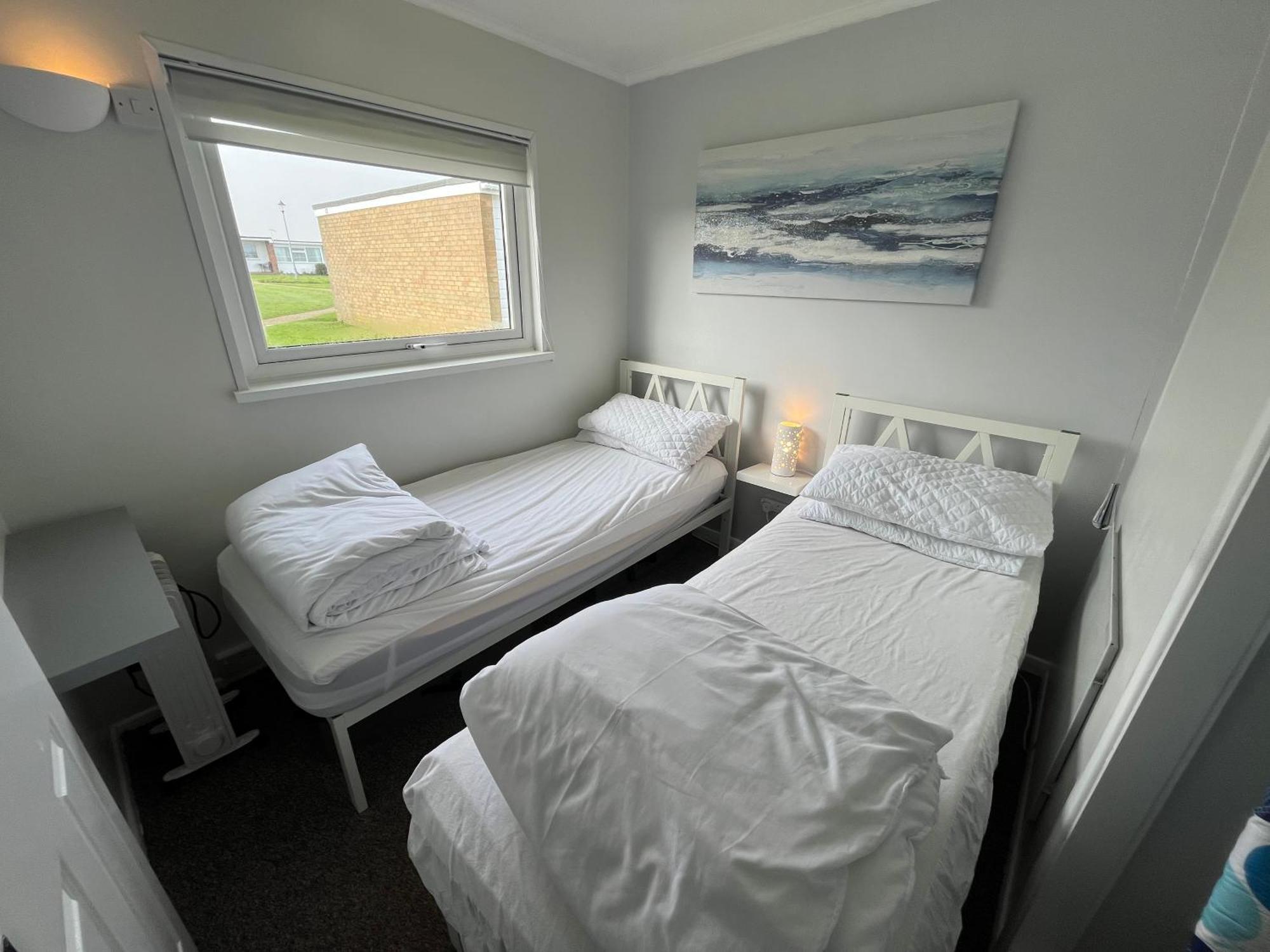 Beachcomber, Sunbeach, Scratby - Two Bed Chalet, Sleeps 4, Free Wi-Fi, Free Club Passes, Free Swimming And Pet Friendly Eksteriør billede