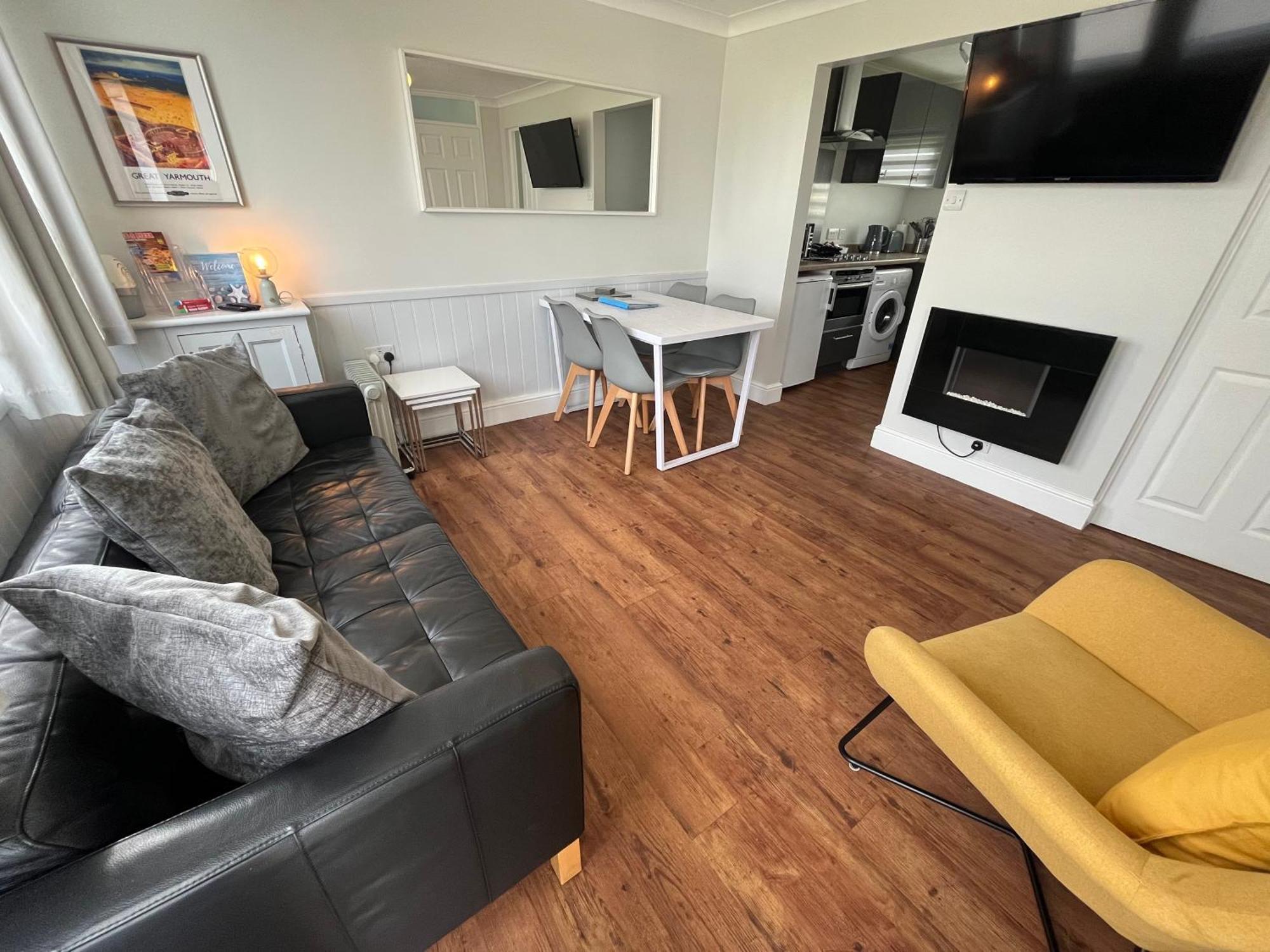Beachcomber, Sunbeach, Scratby - Two Bed Chalet, Sleeps 4, Free Wi-Fi, Free Club Passes, Free Swimming And Pet Friendly Eksteriør billede