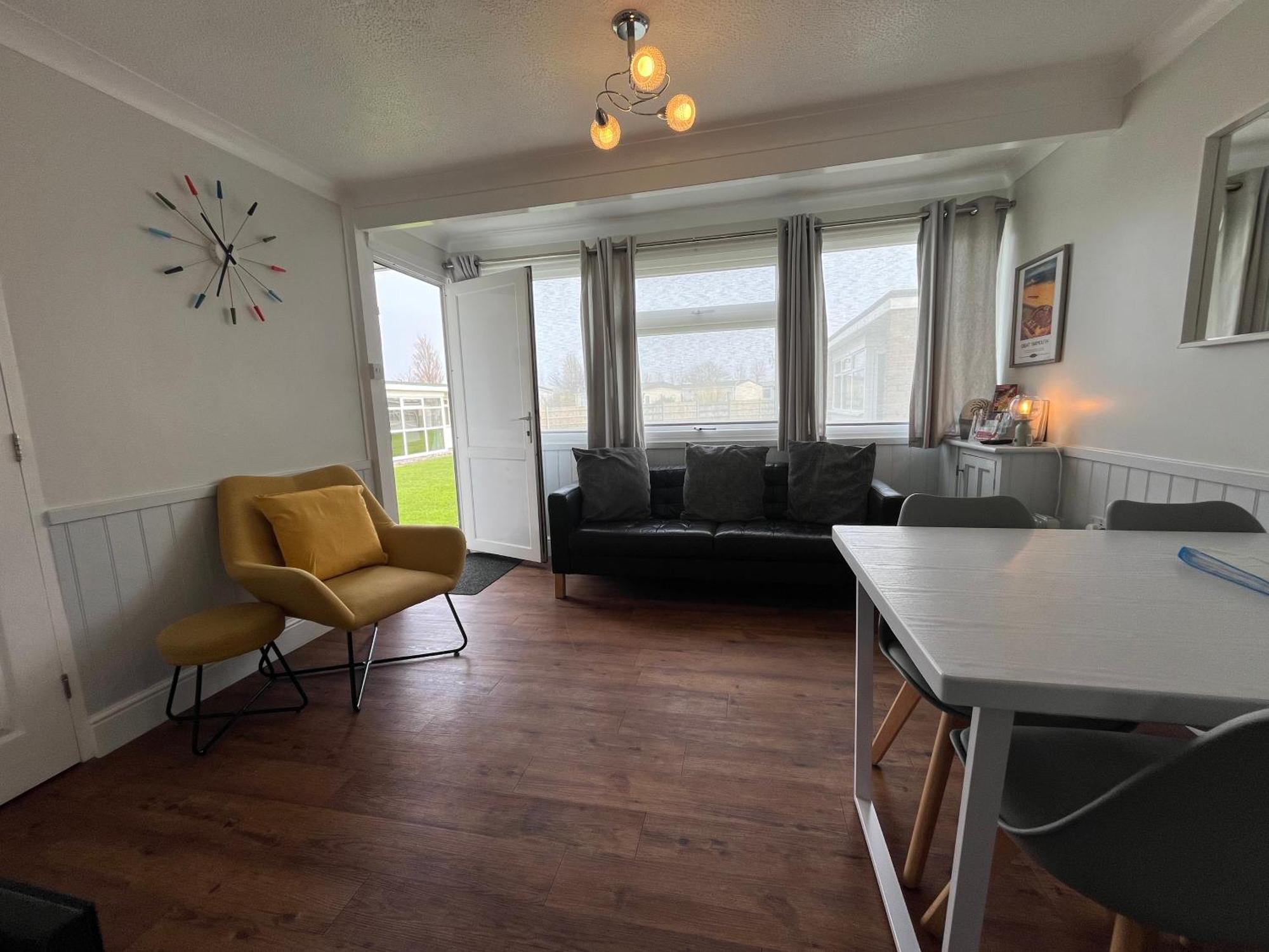 Beachcomber, Sunbeach, Scratby - Two Bed Chalet, Sleeps 4, Free Wi-Fi, Free Club Passes, Free Swimming And Pet Friendly Eksteriør billede